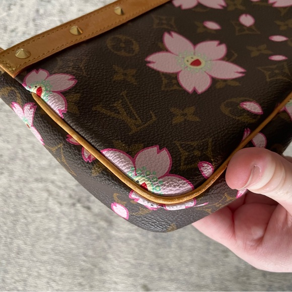 SOLD - Louis Vuitton Cherry Blossom Pochette Accessories - Picture 2 of 9